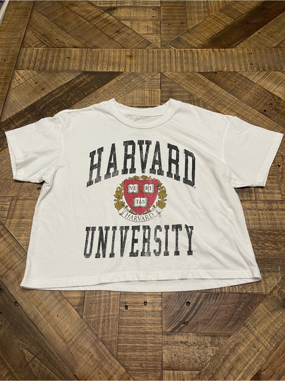 women's Harvard University cropped graphic t-shirt